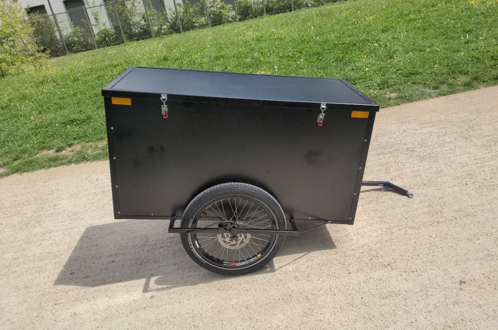 remorque deux roues avec frein inertiel